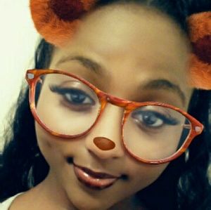 Meet your Posher, Ellanese